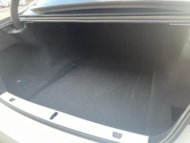 ７シリーズ ７４０ｉ　Ｍスポーツ　サンルーフ　ＢＭＷレーザーライト　Ｈａｒｍａｎ／Ｋａｒｄｏｎサウンド　ヘッドアップディスプレイ　ワイヤレスチャージ　ディスプレイキー　ソフトクローズドア　ジェスチャーコントロール　ベンチレーション（27枚目）