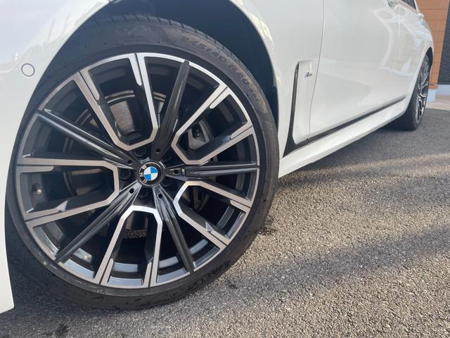 ７シリーズ ７４０ｉ　Ｍスポーツ　サンルーフ　ＢＭＷレーザーライト　Ｈａｒｍａｎ／Ｋａｒｄｏｎサウンド　ヘッドアップディスプレイ　ワイヤレスチャージ　ディスプレイキー　ソフトクローズドア　ジェスチャーコントロール　ベンチレーション（31枚目）