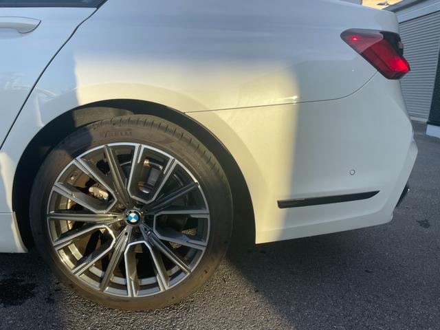 ７シリーズ ７４０ｉ　Ｍスポーツ　サンルーフ　ＢＭＷレーザーライト　Ｈａｒｍａｎ／Ｋａｒｄｏｎサウンド　ヘッドアップディスプレイ　ワイヤレスチャージ　ディスプレイキー　ソフトクローズドア　ジェスチャーコントロール　ベンチレーション（39枚目）