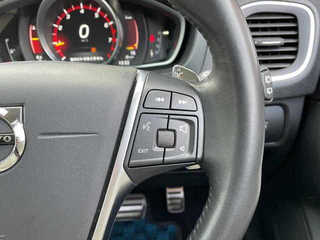 V40 T3 クラシックエディション 白革シート ガラスルーフ シートヒーター 純正ナビ バックカメラ レザーシート☆ 前席パワーシート 全席シートヒーター ETC 前後ドライブレコーダー フルセグTV クルーズコントロール パドルシフト(13枚目)