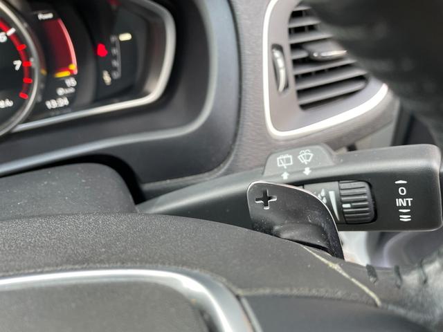 V40 T3 クラシックエディション 白革シート ガラスルーフ シートヒーター 純正ナビ バックカメラ レザーシート☆ 前席パワーシート 全席シートヒーター ETC 前後ドライブレコーダー フルセグTV クルーズコントロール パドルシフト(14枚目)
