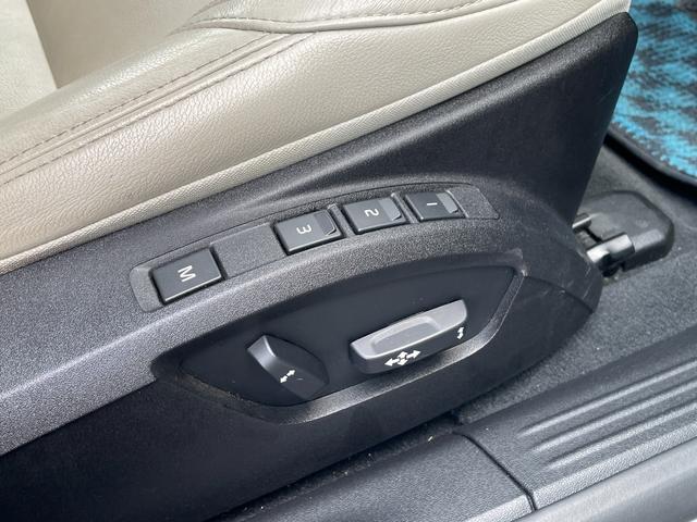 V40 T3 クラシックエディション 白革シート ガラスルーフ シートヒーター 純正ナビ バックカメラ レザーシート☆ 前席パワーシート 全席シートヒーター ETC 前後ドライブレコーダー フルセグTV クルーズコントロール パドルシフト(21枚目)