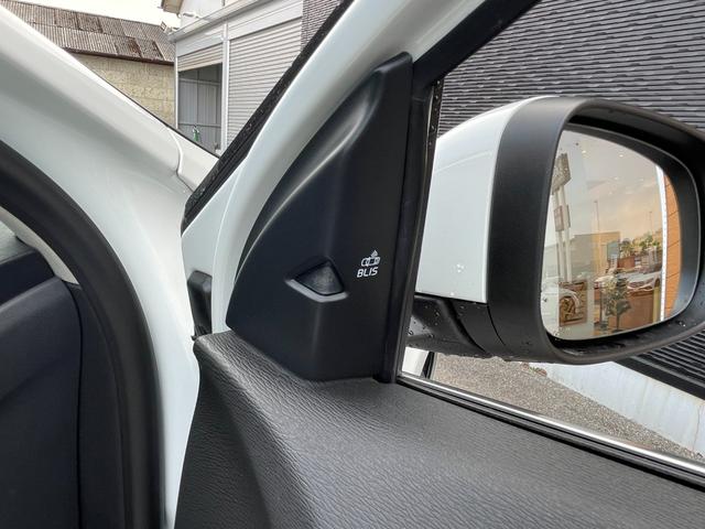 V40 T3 クラシックエディション 白革シート ガラスルーフ シートヒーター 純正ナビ バックカメラ レザーシート☆ 前席パワーシート 全席シートヒーター ETC 前後ドライブレコーダー フルセグTV クルーズコントロール パドルシフト(23枚目)