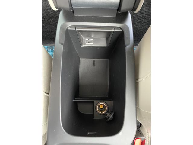 V40 T3 クラシックエディション 白革シート ガラスルーフ シートヒーター 純正ナビ バックカメラ レザーシート☆ 前席パワーシート 全席シートヒーター ETC 前後ドライブレコーダー フルセグTV クルーズコントロール パドルシフト(24枚目)