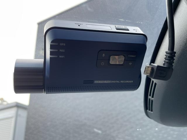 V40 T3 クラシックエディション 白革シート ガラスルーフ シートヒーター 純正ナビ バックカメラ レザーシート☆ 前席パワーシート 全席シートヒーター ETC 前後ドライブレコーダー フルセグTV クルーズコントロール パドルシフト(25枚目)