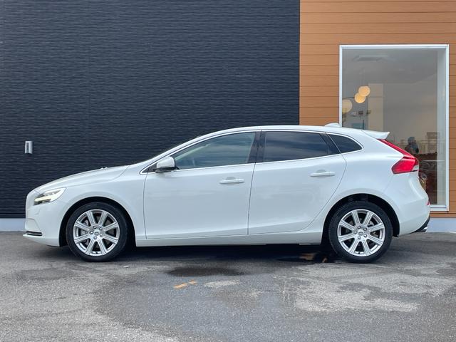 V40 T3 クラシックエディション 白革シート ガラスルーフ シートヒーター 純正ナビ バックカメラ レザーシート☆ 前席パワーシート 全席シートヒーター ETC 前後ドライブレコーダー フルセグTV クルーズコントロール パドルシフト(31枚目)