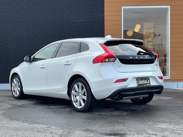 V40 T3 クラシックエディション 白革シート ガラスルーフ シートヒーター 純正ナビ バックカメラ レザーシート☆ 前席パワーシート 全席シートヒーター ETC 前後ドライブレコーダー フルセグTV クルーズコントロール パドルシフト(32枚目)