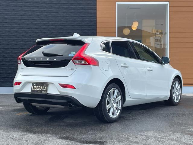 V40 T3 クラシックエディション 白革シート ガラスルーフ シートヒーター 純正ナビ バックカメラ レザーシート☆ 前席パワーシート 全席シートヒーター ETC 前後ドライブレコーダー フルセグTV クルーズコントロール パドルシフト(34枚目)