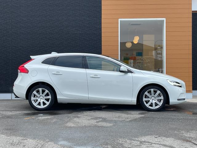 V40 T3 クラシックエディション 白革シート ガラスルーフ シートヒーター 純正ナビ バックカメラ レザーシート☆ 前席パワーシート 全席シートヒーター ETC 前後ドライブレコーダー フルセグTV クルーズコントロール パドルシフト(35枚目)