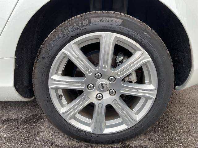 V40 T3 クラシックエディション 白革シート ガラスルーフ シートヒーター 純正ナビ バックカメラ レザーシート☆ 前席パワーシート 全席シートヒーター ETC 前後ドライブレコーダー フルセグTV クルーズコントロール パドルシフト(38枚目)