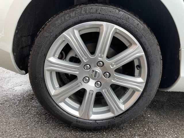 V40 T3 クラシックエディション 白革シート ガラスルーフ シートヒーター 純正ナビ バックカメラ レザーシート☆ 前席パワーシート 全席シートヒーター ETC 前後ドライブレコーダー フルセグTV クルーズコントロール パドルシフト(39枚目)