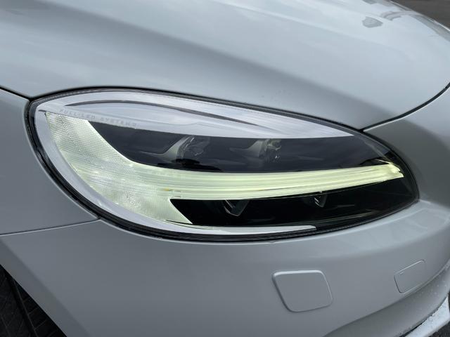 V40 T3 クラシックエディション 白革シート ガラスルーフ シートヒーター 純正ナビ バックカメラ レザーシート☆ 前席パワーシート 全席シートヒーター ETC 前後ドライブレコーダー フルセグTV クルーズコントロール パドルシフト(40枚目)