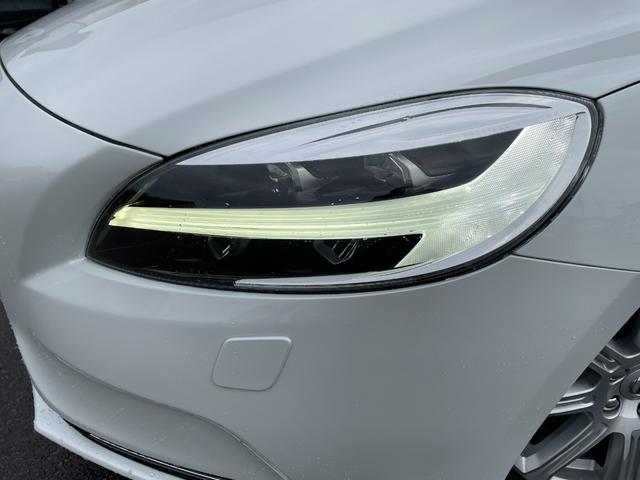 V40 T3 クラシックエディション 白革シート ガラスルーフ シートヒーター 純正ナビ バックカメラ レザーシート☆ 前席パワーシート 全席シートヒーター ETC 前後ドライブレコーダー フルセグTV クルーズコントロール パドルシフト(41枚目)