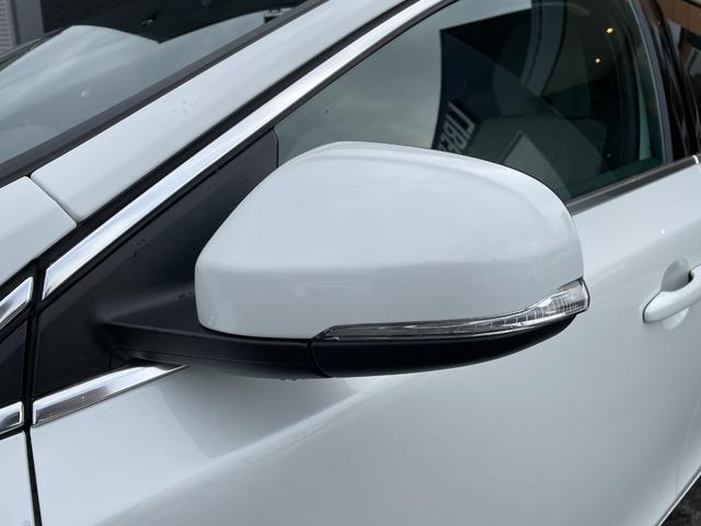 V40 T3 クラシックエディション 白革シート ガラスルーフ シートヒーター 純正ナビ バックカメラ レザーシート☆ 前席パワーシート 全席シートヒーター ETC 前後ドライブレコーダー フルセグTV クルーズコントロール パドルシフト(43枚目)