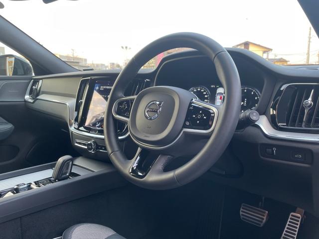 V60 B5 Rデザイン ハーフレザー 全席シートヒーター ACC レーンキープアシスト ブラインドスポット ナビ フルセグTV 全方位カメラ パワーテールゲート LEDヘッドライト ヘッドアップディスプレイ ステアリングH(4枚目)