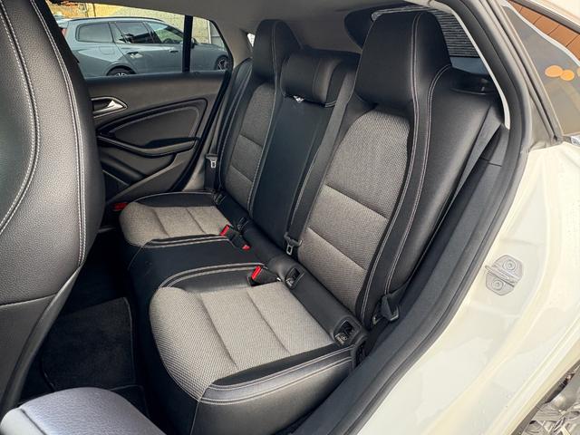 CLAクラス シューティングブレーク CLA180 シューティングブレーク AMGスタイル レーダーセーフティPKG/ETC/純正ドラレコ/Bluetooth/ACC/キーレスゴー/シートヒーター/前後コーナーセンサー/Bカメラ/純正ナビ/電動トランク/純正18インチAW/LEDヘッドライト(9枚目)