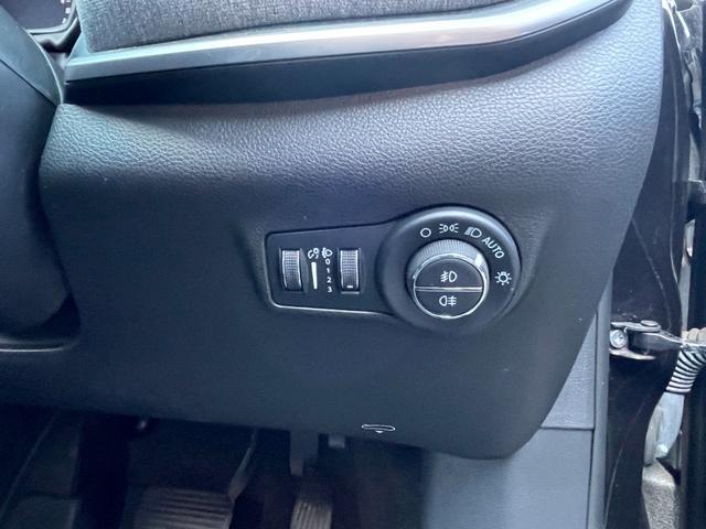 ジープ・コンパス ロンジチュード　４×４　純正ナビフルセグテレビＢｌｕｅｔｏｏｔｈバックカメラクルーズコントロール（ＡＣＣ）プッシュスタートＥＴＣＬＥＤヘッドライトレーンキープアシスト前後ドライブレコーダーブラインドスポットモニター（12枚目）