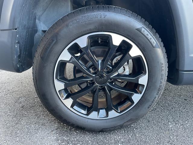 ジープ・コンパス ロンジチュード　４×４　純正ナビフルセグテレビＢｌｕｅｔｏｏｔｈバックカメラクルーズコントロール（ＡＣＣ）プッシュスタートＥＴＣＬＥＤヘッドライトレーンキープアシスト前後ドライブレコーダーブラインドスポットモニター（33枚目）