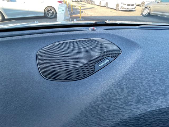 V40 D4 インスクリプション 純正HDDナビ(FM/AM/CD/DVD/BT/AUX/フルセグ)ガラスルーフ純正ナビ(FM/AM/CD/DVD/BT/AUX/フルセグ)ACCブラインドスポットモニターレーン・キーピング・エイド(5枚目)