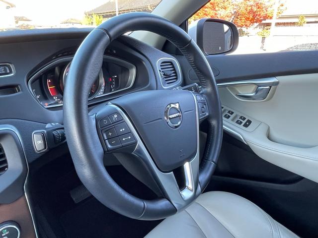 V40 D4 インスクリプション 純正HDDナビ(FM/AM/CD/DVD/BT/AUX/フルセグ)ガラスルーフ純正ナビ(FM/AM/CD/DVD/BT/AUX/フルセグ)ACCブラインドスポットモニターレーン・キーピング・エイド(6枚目)