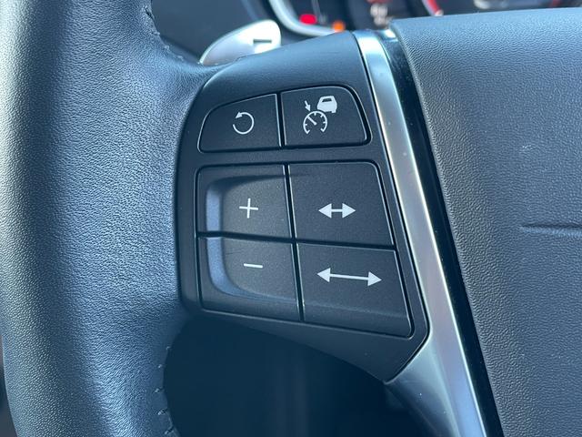 V40 D4 インスクリプション 純正HDDナビ(FM/AM/CD/DVD/BT/AUX/フルセグ)ガラスルーフ純正ナビ(FM/AM/CD/DVD/BT/AUX/フルセグ)ACCブラインドスポットモニターレーン・キーピング・エイド(8枚目)