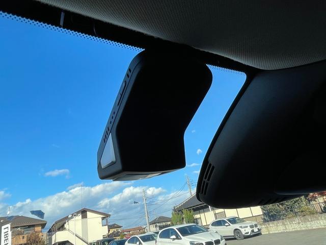 V40 D4 インスクリプション 純正HDDナビ(FM/AM/CD/DVD/BT/AUX/フルセグ)ガラスルーフ純正ナビ(FM/AM/CD/DVD/BT/AUX/フルセグ)ACCブラインドスポットモニターレーン・キーピング・エイド(15枚目)