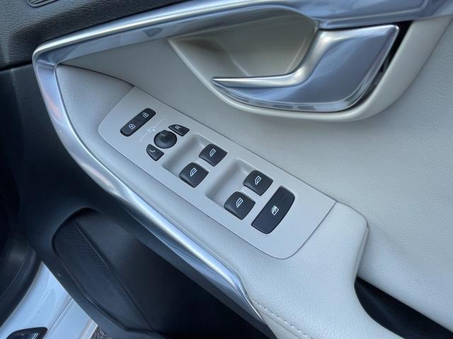 V40 D4 インスクリプション 純正HDDナビ(FM/AM/CD/DVD/BT/AUX/フルセグ)ガラスルーフ純正ナビ(FM/AM/CD/DVD/BT/AUX/フルセグ)ACCブラインドスポットモニターレーン・キーピング・エイド(17枚目)