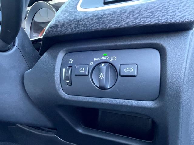 V40 D4 インスクリプション 純正HDDナビ(FM/AM/CD/DVD/BT/AUX/フルセグ)ガラスルーフ純正ナビ(FM/AM/CD/DVD/BT/AUX/フルセグ)ACCブラインドスポットモニターレーン・キーピング・エイド(18枚目)