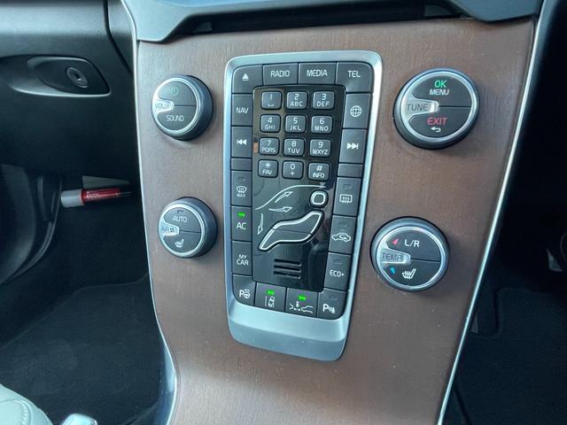 V40 D4 インスクリプション 純正HDDナビ(FM/AM/CD/DVD/BT/AUX/フルセグ)ガラスルーフ純正ナビ(FM/AM/CD/DVD/BT/AUX/フルセグ)ACCブラインドスポットモニターレーン・キーピング・エイド(20枚目)