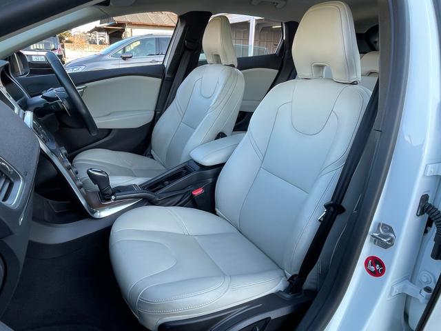 V40 D4 インスクリプション 純正HDDナビ(FM/AM/CD/DVD/BT/AUX/フルセグ)ガラスルーフ純正ナビ(FM/AM/CD/DVD/BT/AUX/フルセグ)ACCブラインドスポットモニターレーン・キーピング・エイド(24枚目)