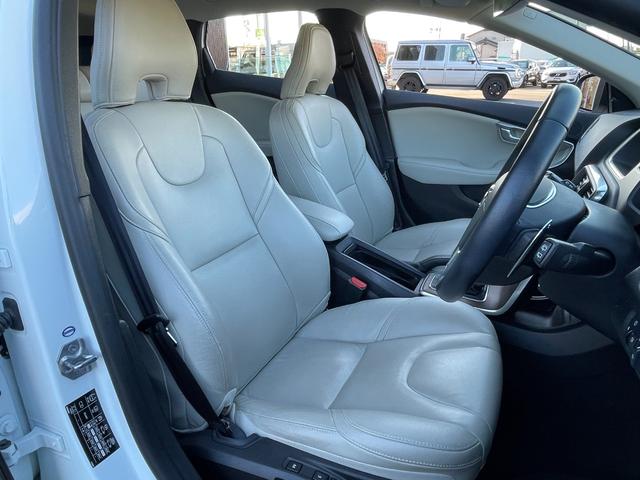 V40 D4 インスクリプション 純正HDDナビ(FM/AM/CD/DVD/BT/AUX/フルセグ)ガラスルーフ純正ナビ(FM/AM/CD/DVD/BT/AUX/フルセグ)ACCブラインドスポットモニターレーン・キーピング・エイド(25枚目)