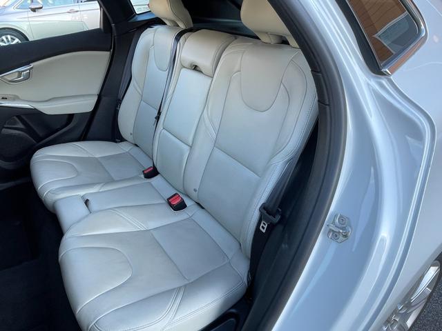 V40 D4 インスクリプション 純正HDDナビ(FM/AM/CD/DVD/BT/AUX/フルセグ)ガラスルーフ純正ナビ(FM/AM/CD/DVD/BT/AUX/フルセグ)ACCブラインドスポットモニターレーン・キーピング・エイド(26枚目)