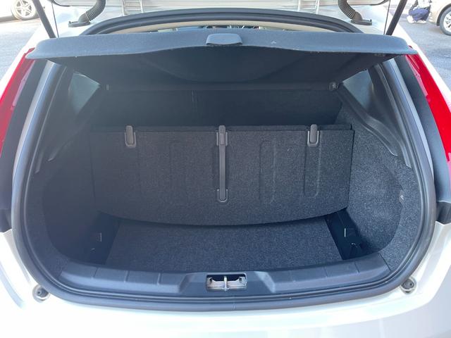 V40 D4 インスクリプション 純正HDDナビ(FM/AM/CD/DVD/BT/AUX/フルセグ)ガラスルーフ純正ナビ(FM/AM/CD/DVD/BT/AUX/フルセグ)ACCブラインドスポットモニターレーン・キーピング・エイド(31枚目)