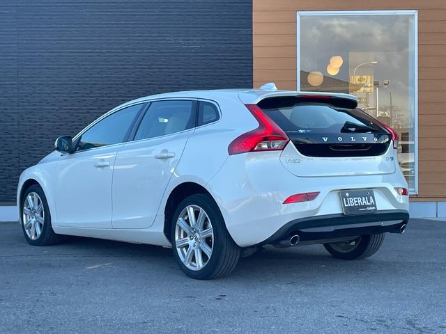 V40 D4 インスクリプション 純正HDDナビ(FM/AM/CD/DVD/BT/AUX/フルセグ)ガラスルーフ純正ナビ(FM/AM/CD/DVD/BT/AUX/フルセグ)ACCブラインドスポットモニターレーン・キーピング・エイド(40枚目)