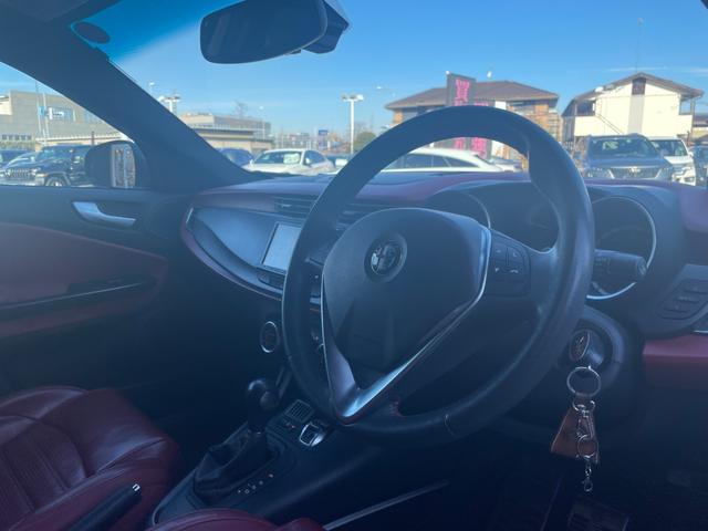 �k�h�a�d�q�`�k�`�́A�A���ԑI�т̐V���ȃX�^�C�����Ă���C���|�[�g�E�Z���N�g�E�u�����h�ł��B�I�[�i�[�l�ƂȂ�����N���}���璼�ڊ����銴������ɂ����A�ŗǂ̈��Ƃ̏o����R�[�f�B�l�[�g�������܂��B