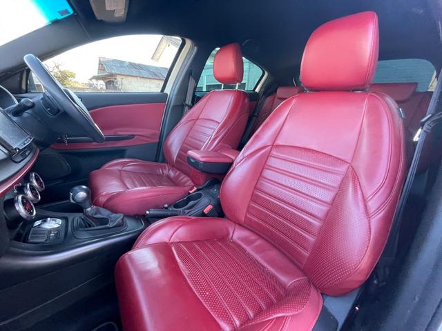 �}�b�g�u���b�N�Ƀz���C�g�̂k�h�a�d�q�`�k�`�̃��S�̌����ƊŔ��ڈ�ł��B