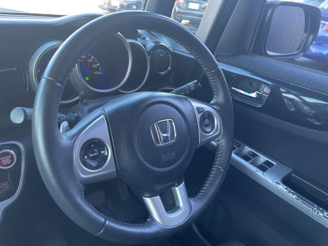 Ｎ－ＢＯＸカスタム Ｇ・ターボＬパッケージ　両側パワースライドドア　サマータイヤＡＷ付積込み　ナビ　フルセグＴＶ　バックカメラ　ＥＴＣ　ＣＴＢＡ　キセノンヘッドライト（8枚目）