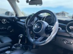 ＬＩＢＥＲＡＬＡは、輸入車選びの新たなスタイルを提案するインポート・セレクト・ブランドです。オーナー様となる方がクルマから直接感じる感性を第一にした、最良の一台との出会いをコーディネートいたします。 4