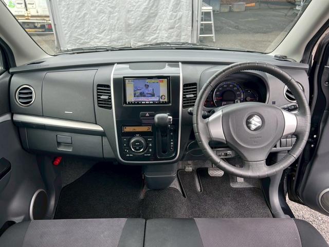 ワゴンＲスティングレー リミテッドＩＩ　ＥＴＣ　ＴＶ　オートライト　ＨＩＤ　スマートキー　シートヒーター　ベンチシート　ＣＶＴ　盗難防止システム　ＡＢＳ　アルミホイール　衝突安全ボディ　エアコン　パワーステアリング　パワーウィンドウ（2枚目）