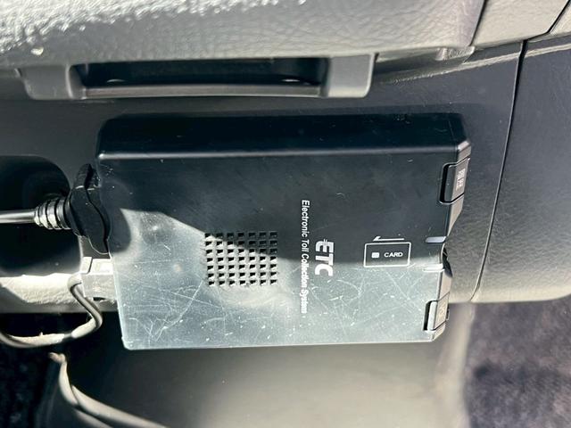 タント カスタムＶＳ　４ＷＤ　ＥＴＣ　ＨＩＤ　スマートキー　電動格納ミラー　ベンチシート　ＡＴ　盗難防止システム　ＡＢＳ　アルミホイール　衝突安全ボディ　エアコン　パワーステアリング　パワーウィンドウ（3枚目）