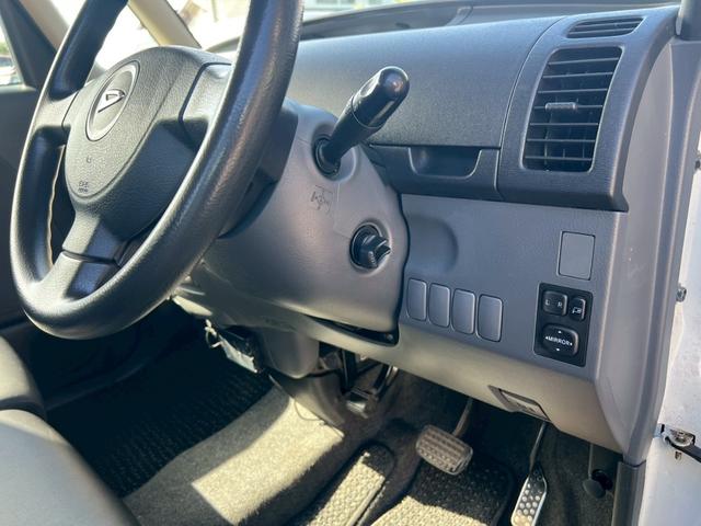 タント カスタムＶＳ　４ＷＤ　ＥＴＣ　ＨＩＤ　スマートキー　電動格納ミラー　ベンチシート　ＡＴ　盗難防止システム　ＡＢＳ　アルミホイール　衝突安全ボディ　エアコン　パワーステアリング　パワーウィンドウ（5枚目）