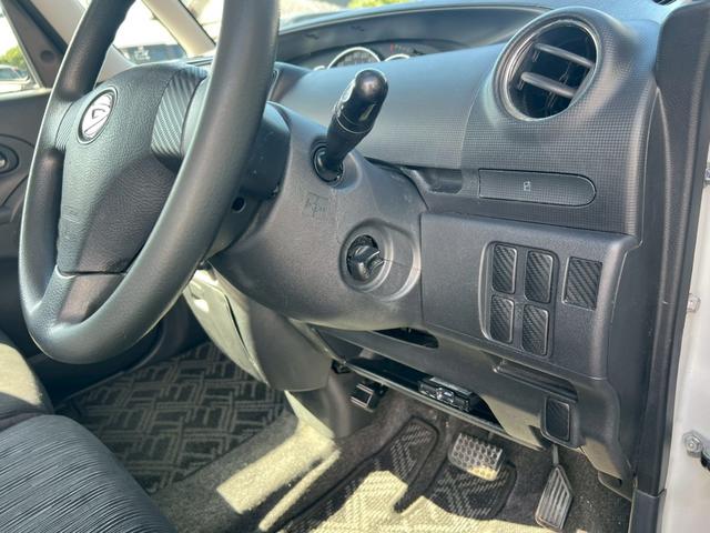 タント カスタムＬ　ＥＴＣ　スライドドア　ナビ　ＨＩＤ　スマートキー　ベンチシート　ＣＶＴ　盗難防止システム　ＡＢＳ　アルミホイール　衝突安全ボディ　エアコン　パワーステアリング（5枚目）