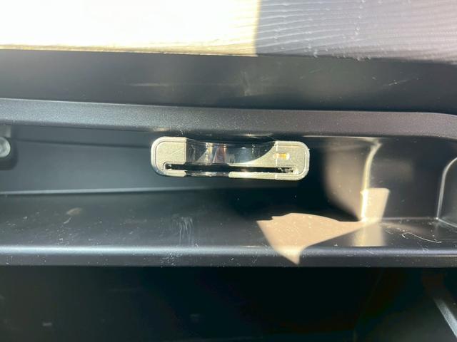 SUBARU LUCRA CUSTOM R LIMITED