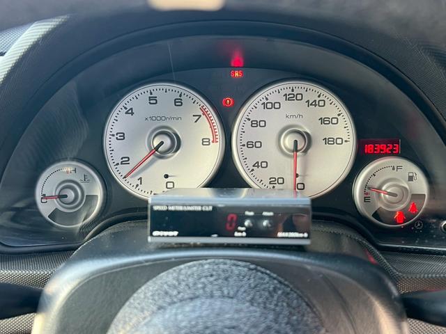 インテグラ ｉＳ　ＭＴ　社外マフラー　社外ステアリング　ダウンサス（3枚目）