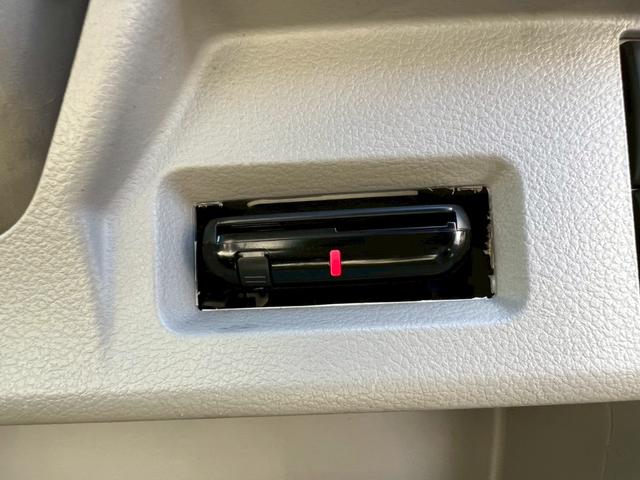 スペーシア Ｘ　４ＷＤ　ＥＴＣ　両側スライド・片側電動　ＴＶ　Ｂｌｕｅｔｏｏｔｈ　バックカメラ　アイドリングストップ　シートヒーター　スマートキー（4枚目）