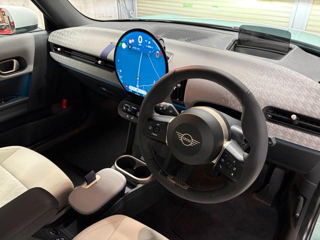 MINI クーパーS フェイバリット・トリム 新車保証 ホワイトルーフ ホワイト革 アンビエントライト 17インチUスポークアルミホイール 360度カメラ ドライブレコーダー ワイヤレスチャージ アップルカープレイ/アンドロイドオート HUD(13枚目)