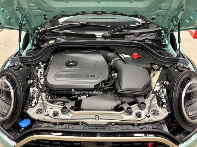 MINI クーパーS フェイバリット・トリム 新車保証 ホワイトルーフ ホワイト革 アンビエントライト 17インチUスポークアルミホイール 360度カメラ ドライブレコーダー ワイヤレスチャージ アップルカープレイ/アンドロイドオート HUD(31枚目)