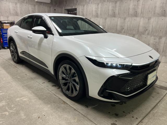 クラウンクロスオーバー Ｇアドバンスド・レザーパッケージ　新車保証　デジタルミラー　セーフティセンス　マルチディスプレイ　ＨＵＤ　パノラマビューモニター　黒革　ＡｐｐｌｅＣａｒＰｌａｙ（4枚目）