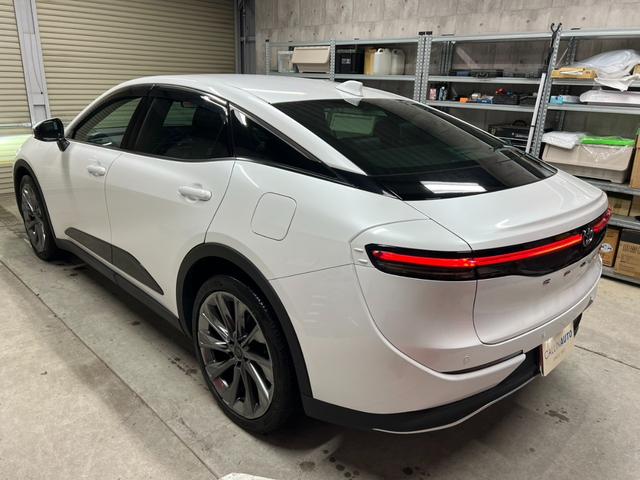 クラウンクロスオーバー Ｇアドバンスド・レザーパッケージ　新車保証　デジタルミラー　セーフティセンス　マルチディスプレイ　ＨＵＤ　パノラマビューモニター　黒革　ＡｐｐｌｅＣａｒＰｌａｙ（7枚目）