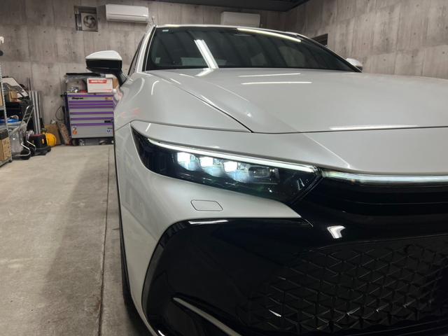 クラウンクロスオーバー Ｇアドバンスド・レザーパッケージ　新車保証　デジタルミラー　セーフティセンス　マルチディスプレイ　ＨＵＤ　パノラマビューモニター　黒革　ＡｐｐｌｅＣａｒＰｌａｙ（10枚目）